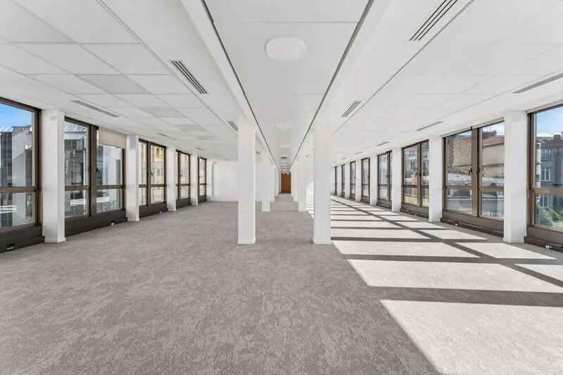 Location Bureaux 273 m² - Photo 1