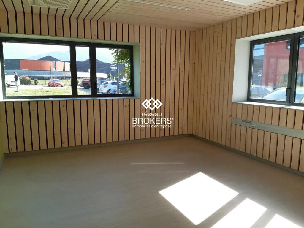 Location Bureaux 92 m² - Photo 1