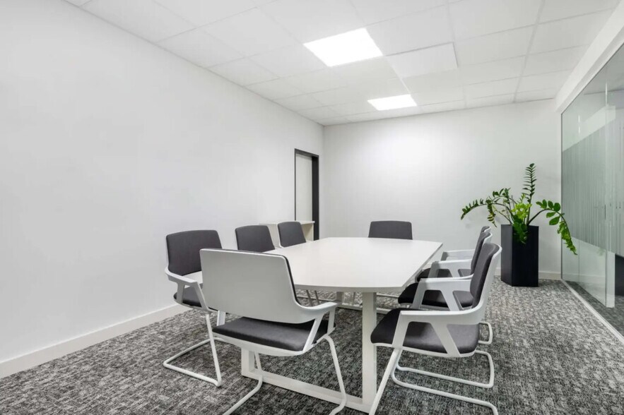 3 Rue Dieudonné Costes, Blagnac to rent - Building Photo - Image 3 of 59