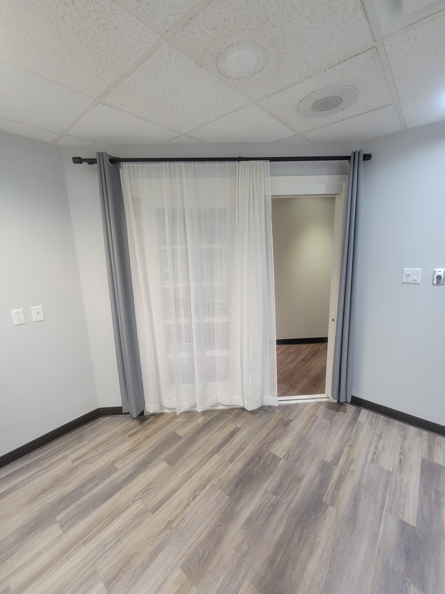 10247-10251 N Scottsdale Rd, Scottsdale, AZ to rent Interior Photo- Image 1 of 5