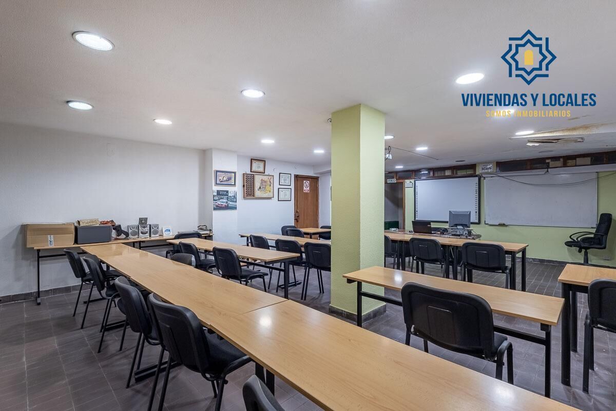 Office in Granada, Granada for sale Interior Photo- Image 1 of 10