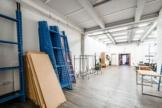 18 Plumbers Row, London to rent Interior Photo- Image 1 of 13