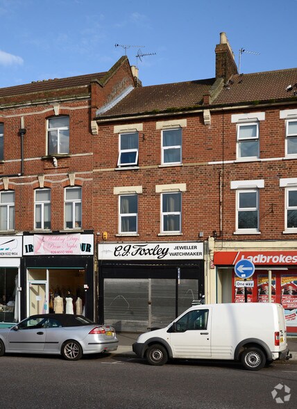 7 Mulberry Way, London for sale - Primary Photo - Image 1 of 1