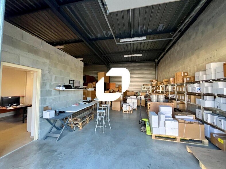 2 Rue Augustin Fresnel, Chassieu to rent - Interior Photo - Image 3 of 7