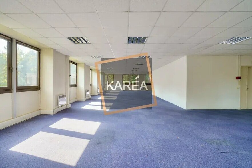 Office in Croissy-Beaubourg to rent - Interior Photo - Image 2 of 5