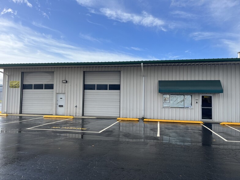 960 Industrial Way, Longview, WA for sale - Building Photo - Image 1 of 1