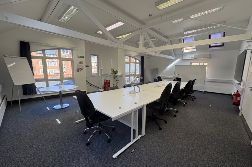 104 Gloucester Green, Oxford to rent Interior Photo- Image 1 of 9