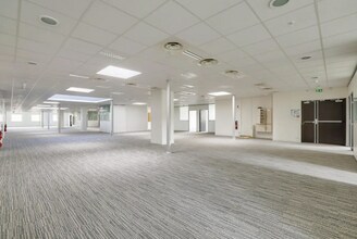 21/23 Rue Du Petit Albi, Cergy to rent Interior Photo- Image 1 of 9