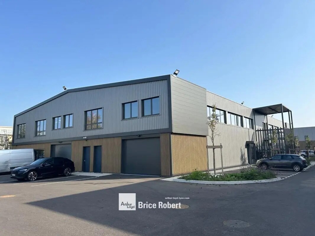 Light Industrial in Chassieu for sale Building Photo- Image 1 of 8