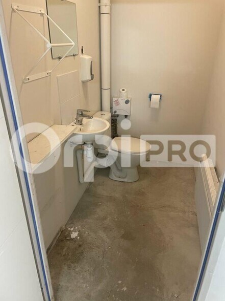 Light Industrial in MARCILLY-D'AZERGUES to rent - Interior Photo - Image 2 of 5