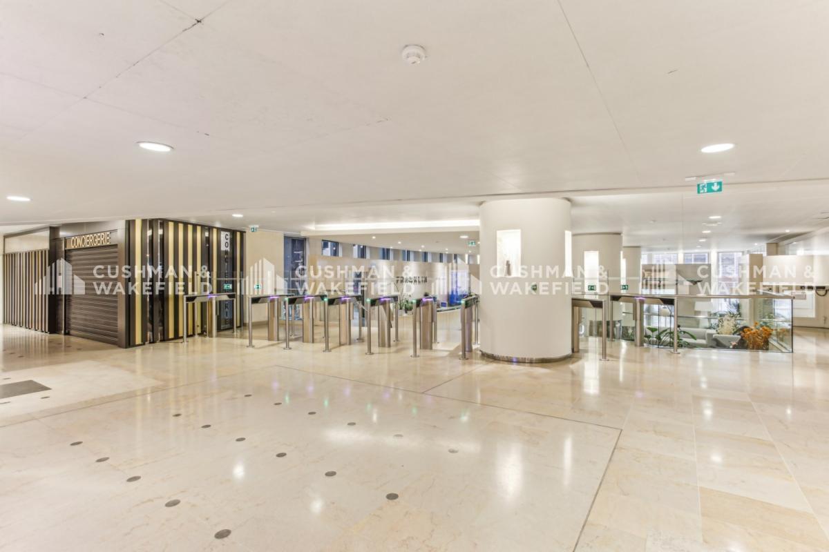 Office in Puteaux for sale Lobby- Image 1 of 9