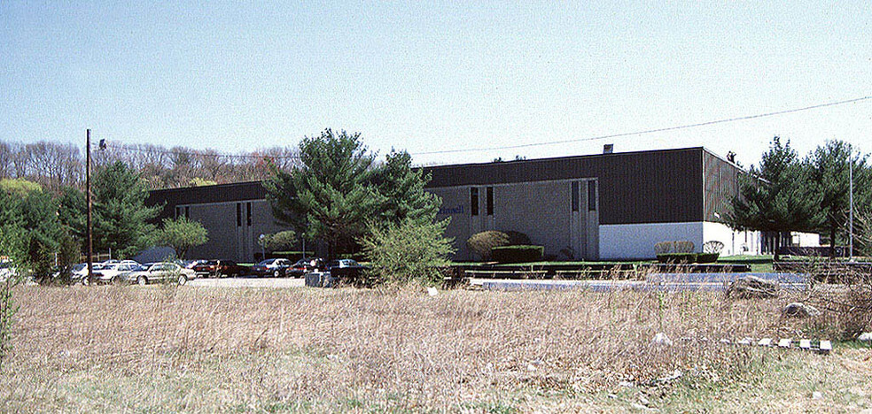 120-122 Shawmut Rd, Canton, MA for rent - Building Photo - Image 1 of 3