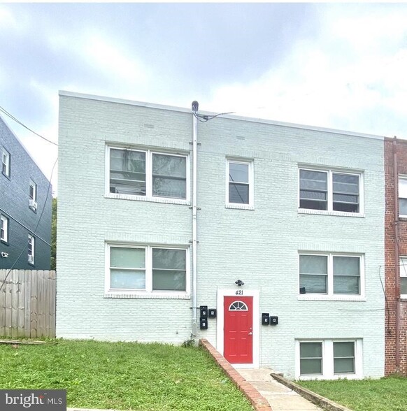 421 Burbank St SE, Washington, DC for sale - Primary Photo - Image 1 of 12