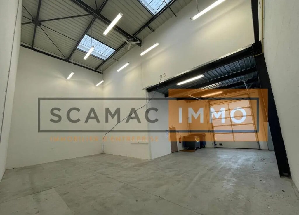 Location Entrepôt 252 m² - Photo 1
