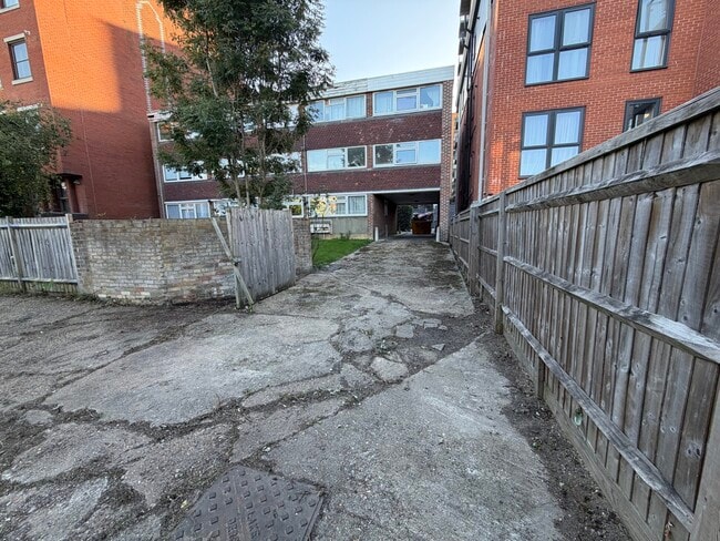 More details for 7 St. Johns Rd, Harrow - Industrial to Rent
