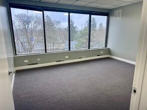 11-21 N Skokie Hwy, Lake Bluff, IL to rent Building Photo- Image 2 of 3