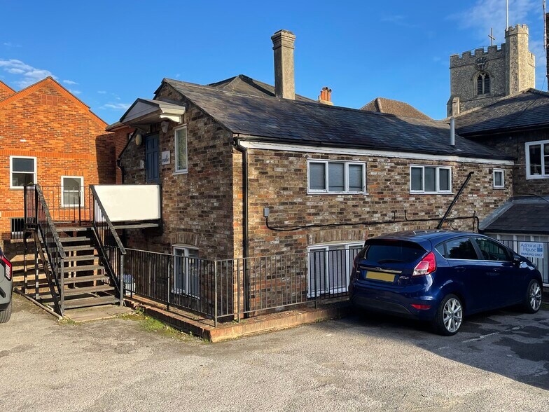 117 High St, Berkhamsted to rent - Building Photo - Image 1 of 3