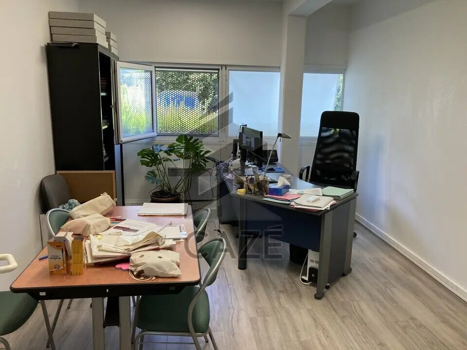 Office in Cenon to rent Interior Photo- Image 1 of 7