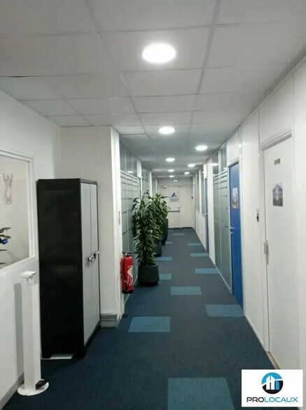 Office in Grenoble to rent - Interior Photo - Image 2 of 6