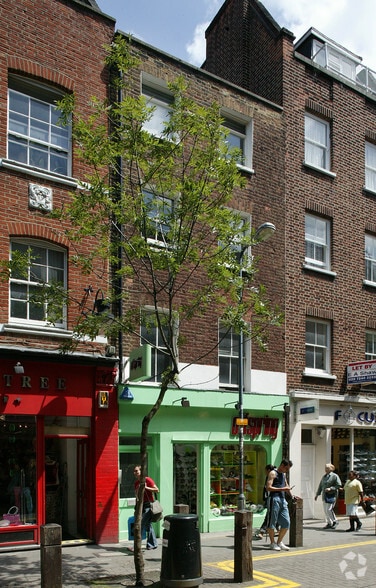 60 Neal St, London to rent - Building Photo - Image 2 of 24