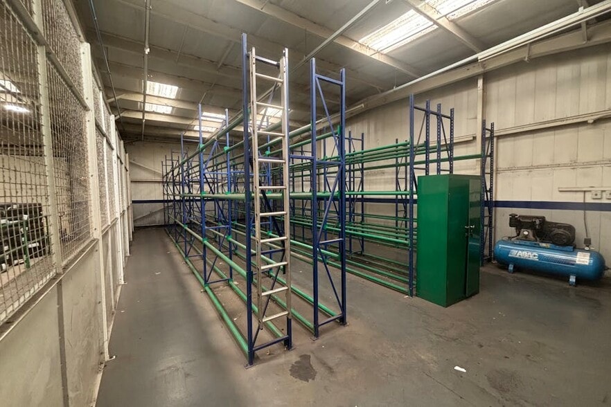 Hobley Dr, Swindon to rent - Interior Photo - Image 2 of 2