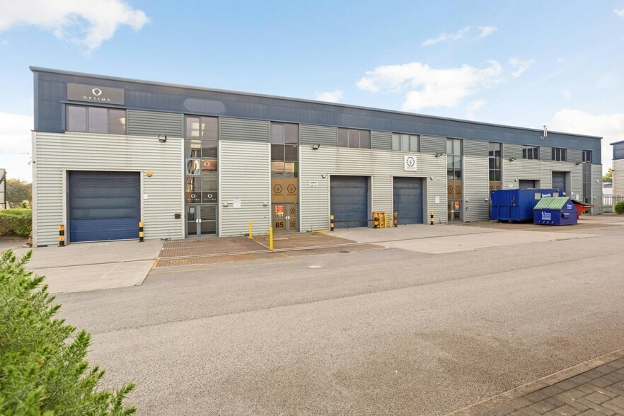 Fairhills Rd, Manchester to rent - Building Photo - Image 3 of 16