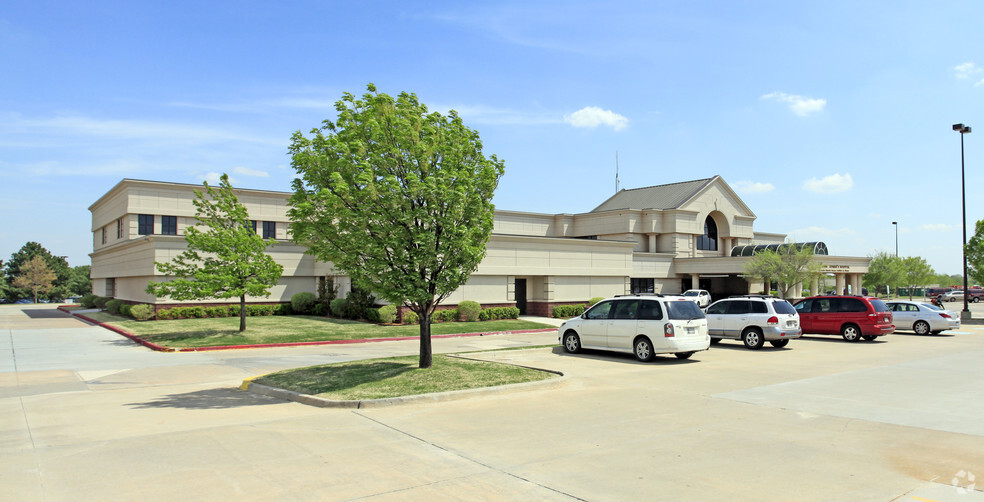 11200 Hefner Pointe Dr, Oklahoma City, OK for sale - Primary Photo - Image 1 of 1