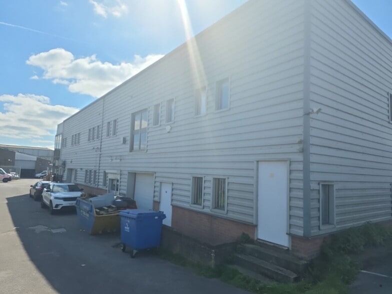 15 Bennet Rd, Reading to rent - Building Photo - Image 2 of 2