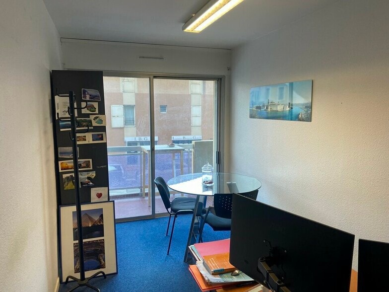 Office in Marseille for sale - Interior Photo - Image 3 of 9