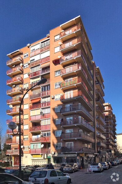 Calle Joaquín Blume, 5, Móstoles, Madrid for rent - Building Photo - Image 2 of 2