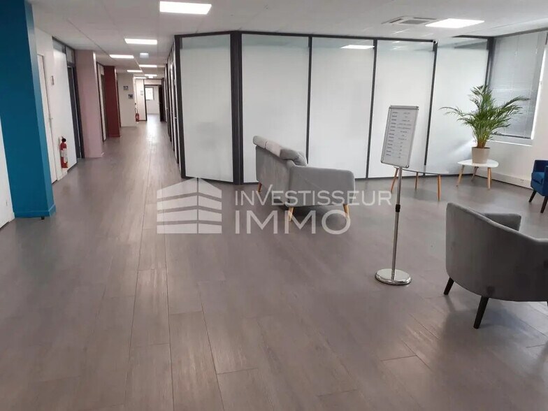 Office in Ris-Orangis to rent - Interior Photo - Image 3 of 3