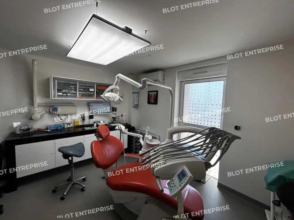 Office in Saint-Herblain for sale Interior Photo- Image 1 of 11