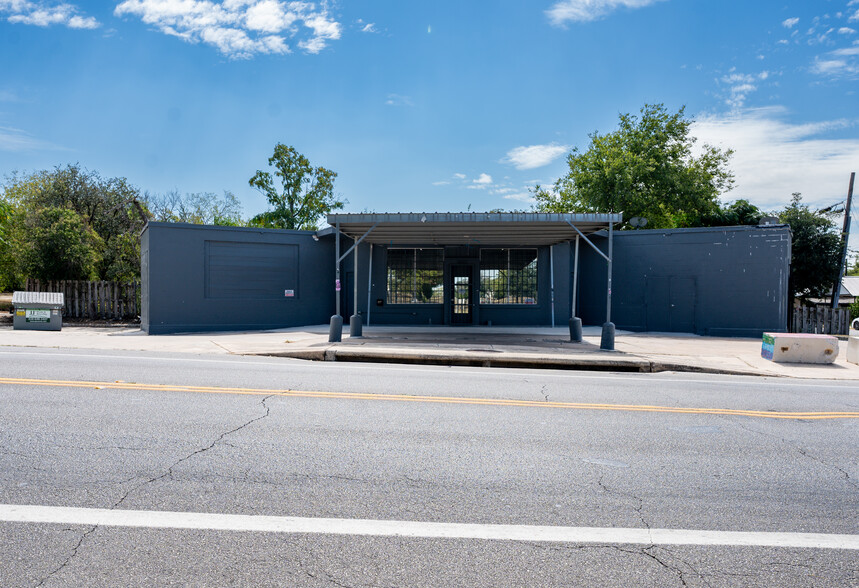 1802 E Commerce St, San Antonio, TX for rent - Building Photo - Image 1 of 34