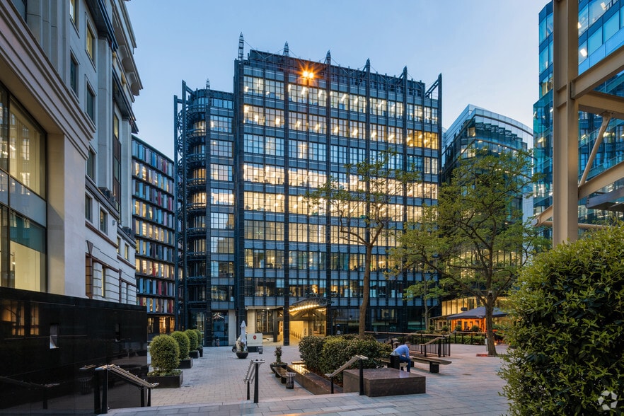 10 Fleet Pl, London to rent - Building Photo - Image 2 of 28