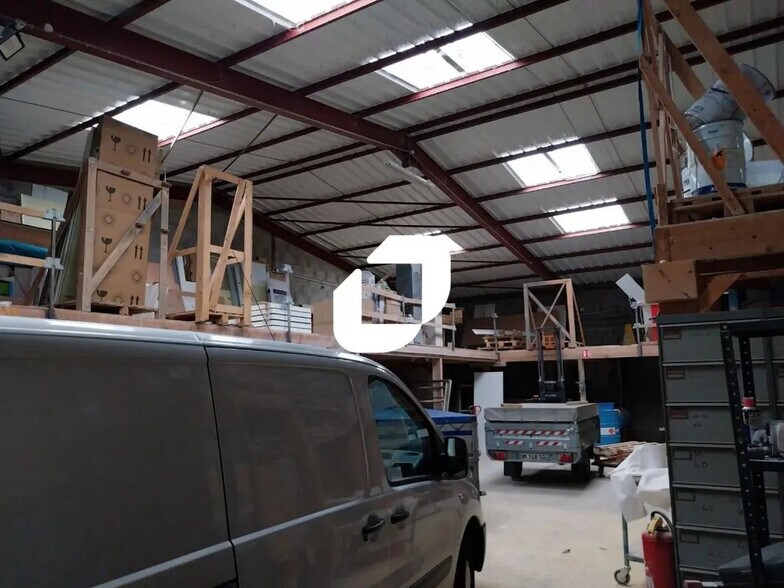 Light Industrial in Carquefou to rent - Interior Photo - Image 3 of 14
