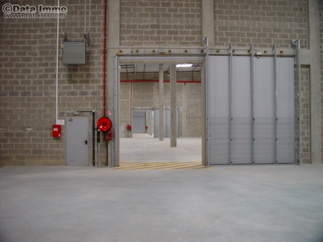 Industrial in Brétigny-sur-Orge to rent - Building Photo - Image 3 of 9