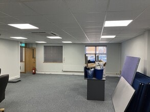 15 Willie Snaith Rd, Newmarket to rent Interior Photo- Image 2 of 3