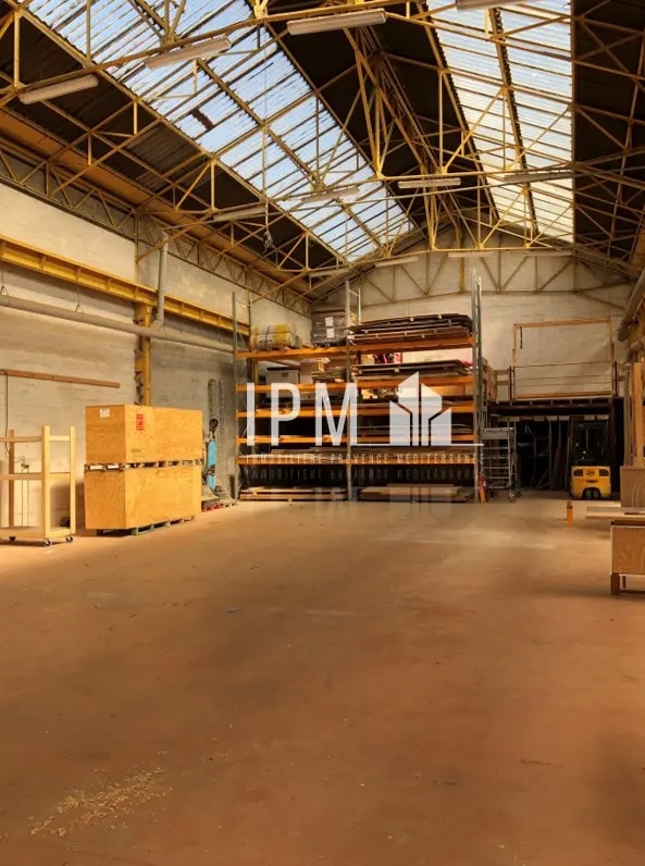 Light Industrial in Marseille to rent Interior Photo- Image 1 of 7