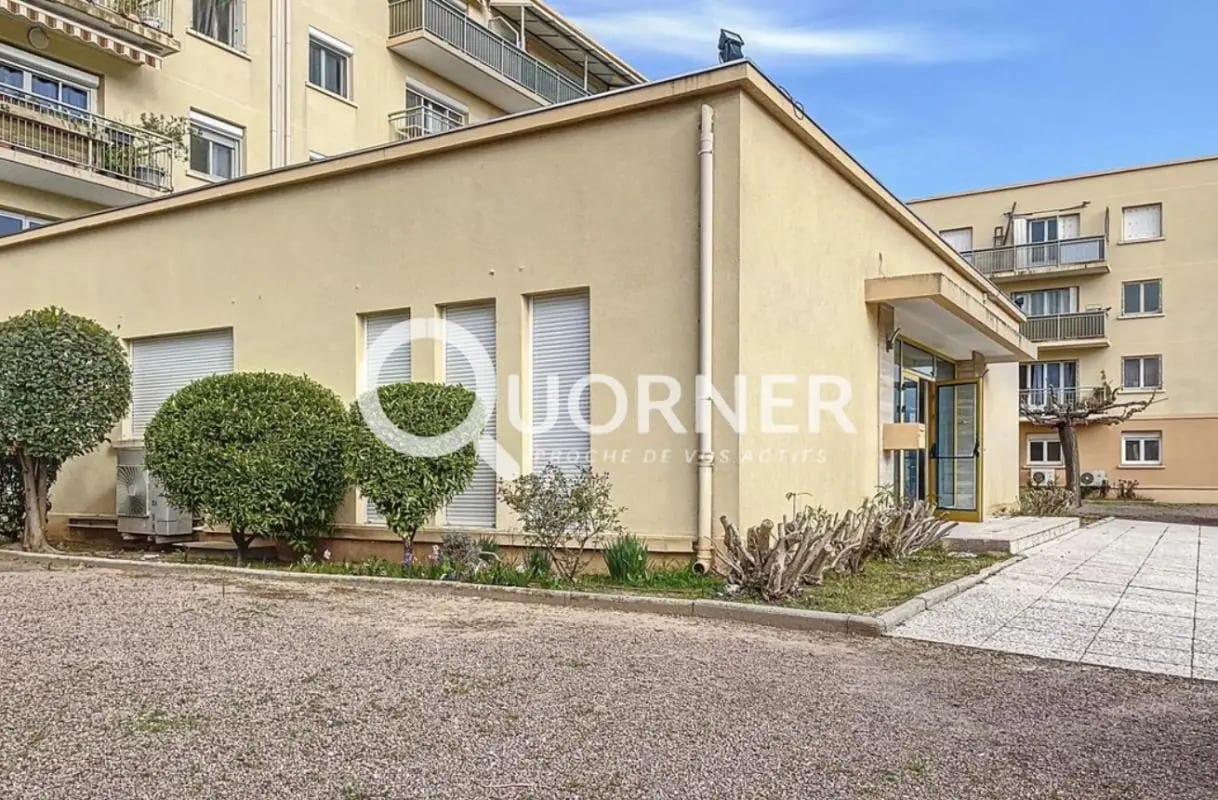 Retail in Fréjus for sale Building Photo- Image 1 of 7