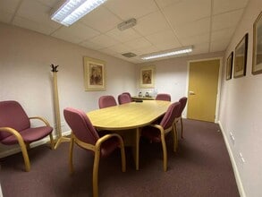 50 Drymen Rd, Bearsden to rent Interior Photo- Image 2 of 3