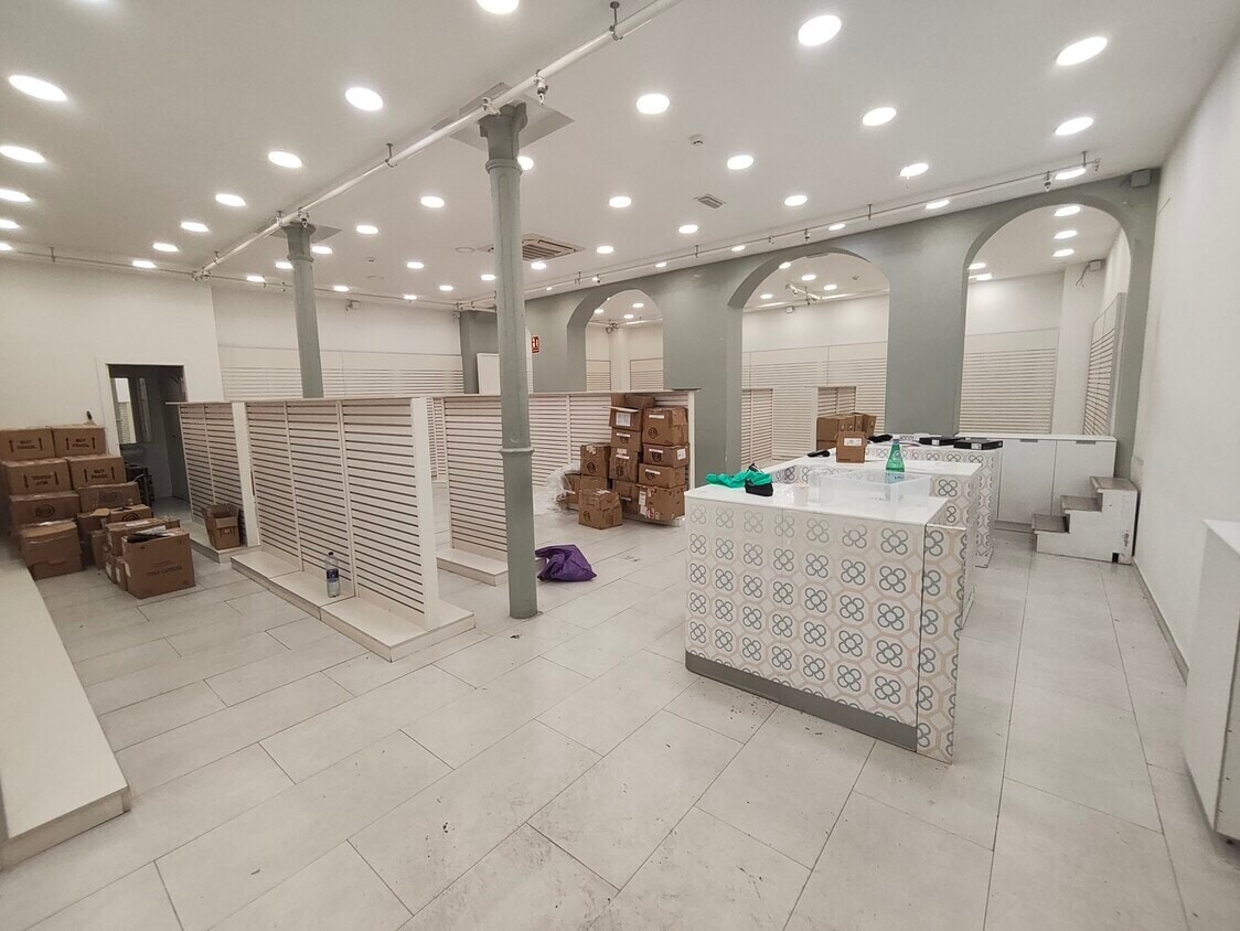 Retail in Barcelona, Barcelona to rent Interior Photo- Image 1 of 14