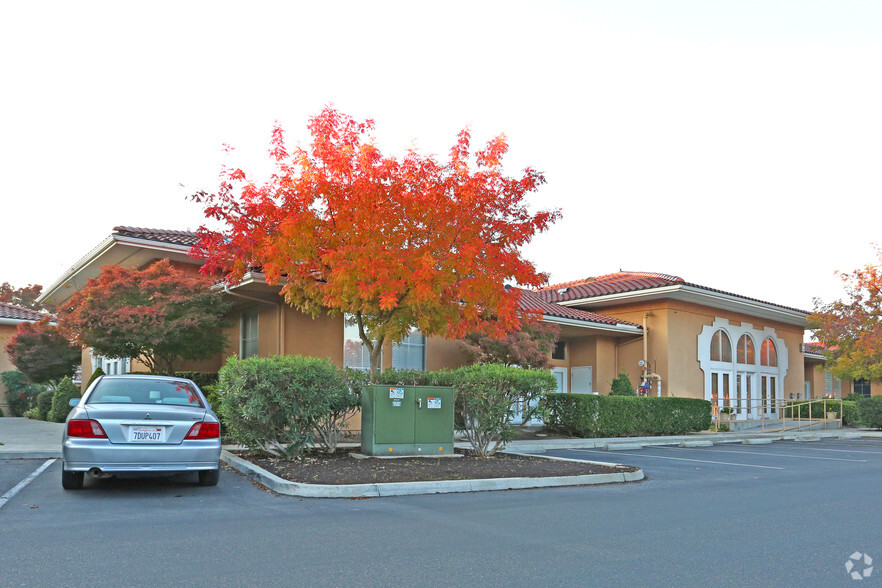 9495 N Fort Washington Rd, Fresno, CA for rent - Building Photo - Image 1 of 5