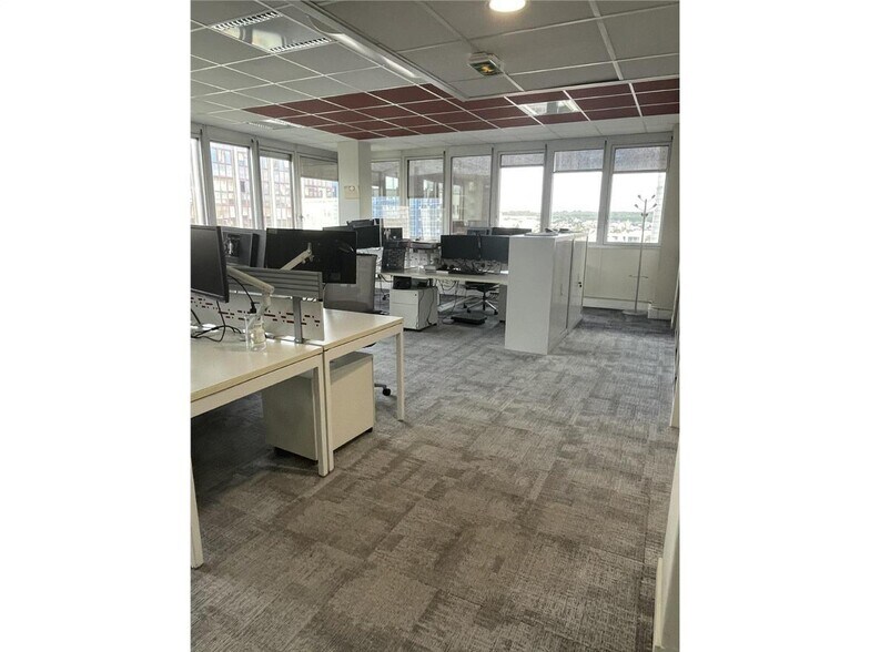 Office in Fontenay-sous-Bois to rent - Interior Photo - Image 2 of 10