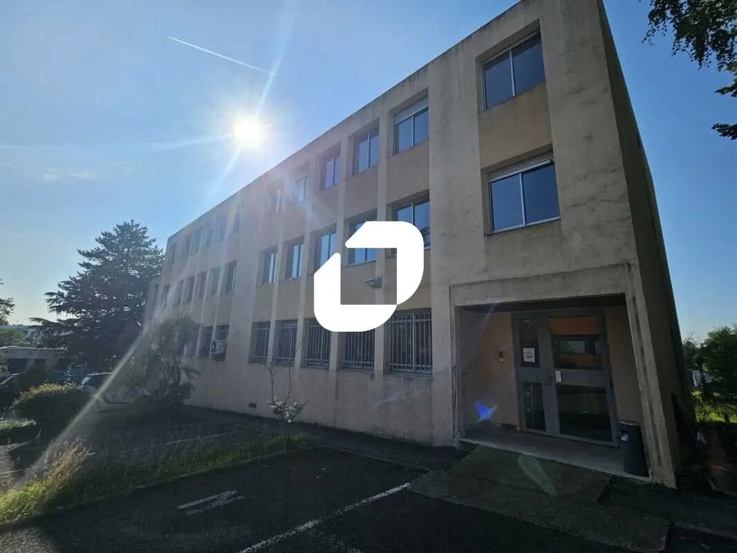 Office in Champagne-au-Mont-d'Or for sale Building Photo- Image 1 of 6