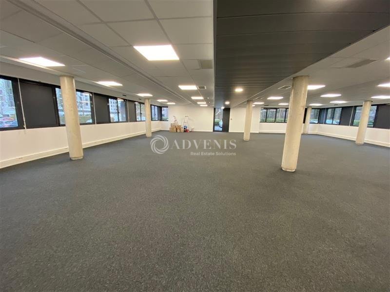 Office in Champs-sur-Marne to rent Interior Photo- Image 1 of 6