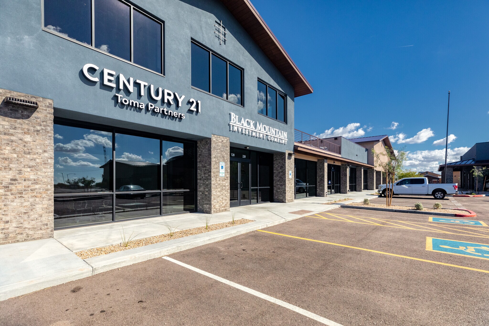 8325 W Happy Valley Rd, Peoria, AZ to rent Building Photo- Image 1 of 14