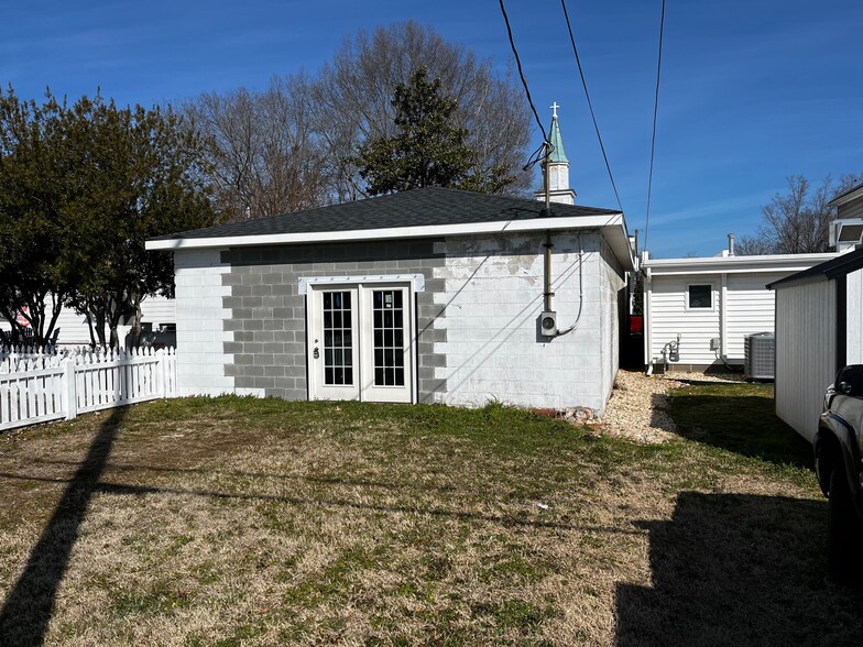 909 Main St, West Point, VA for rent - Building Photo - Image 2 of 3