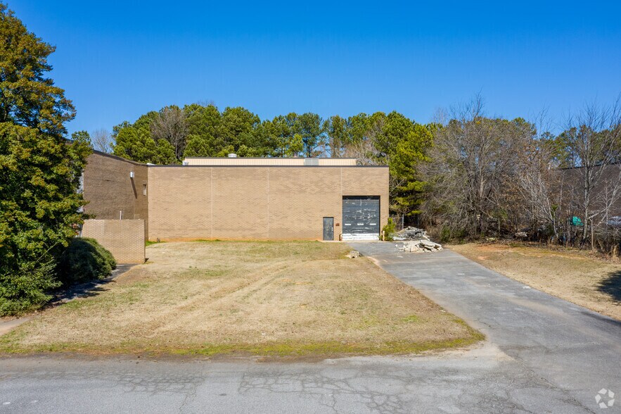 1629 Litton Dr, Stone Mountain, GA for sale - Building Photo - Image 3 of 17