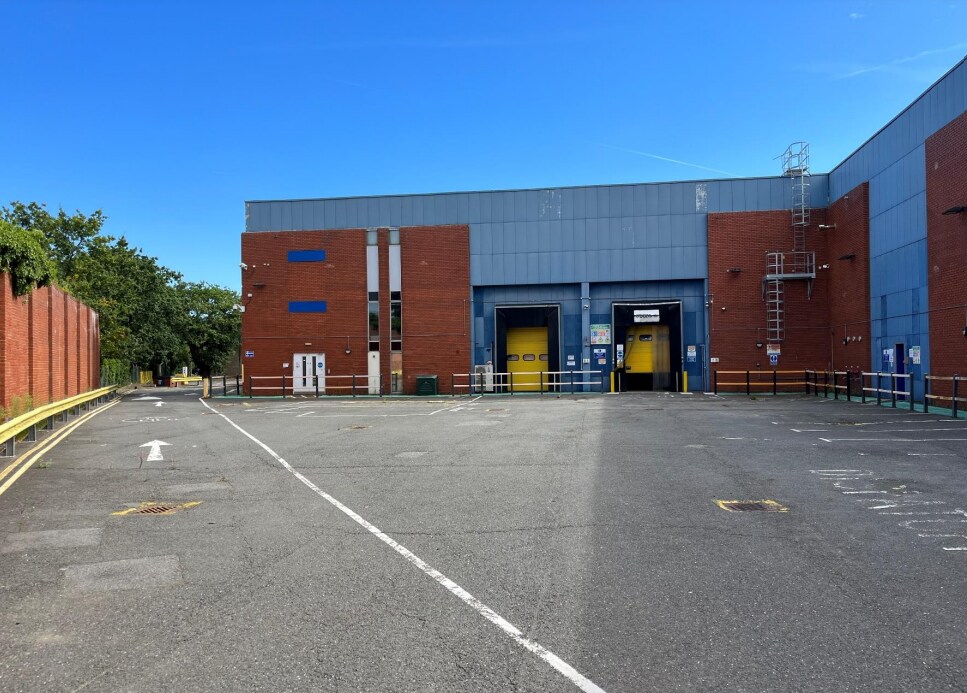 8 Hanworth Rd, Sunbury-On-Thames for sale Building Photo- Image 1 of 1