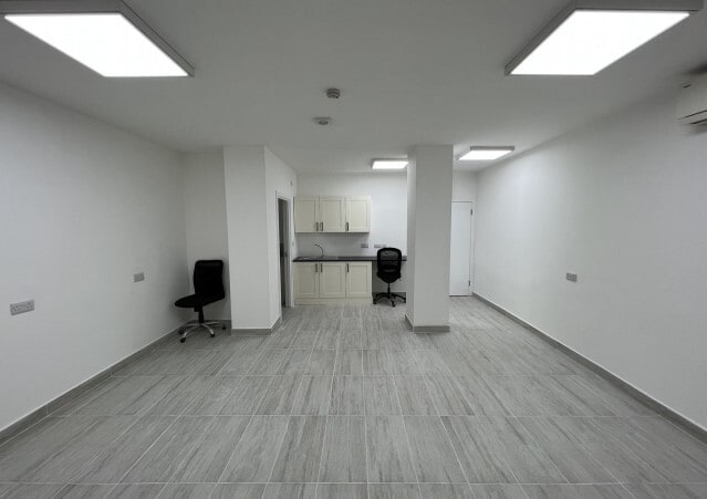 269-271 High St, London to rent - Interior Photo - Image 3 of 4